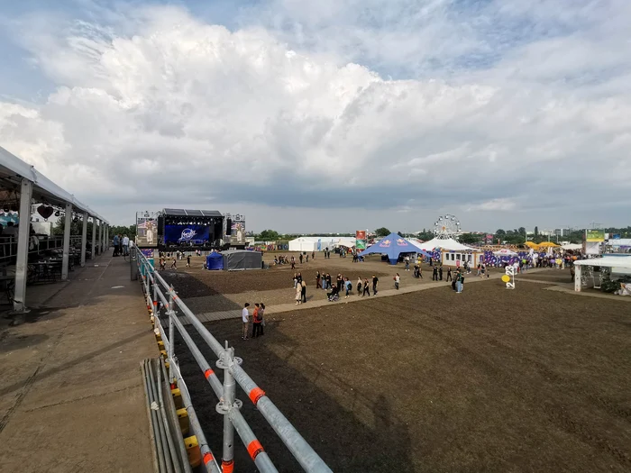 Scena era pregătită pentru concerte FOTO Ștefan Both