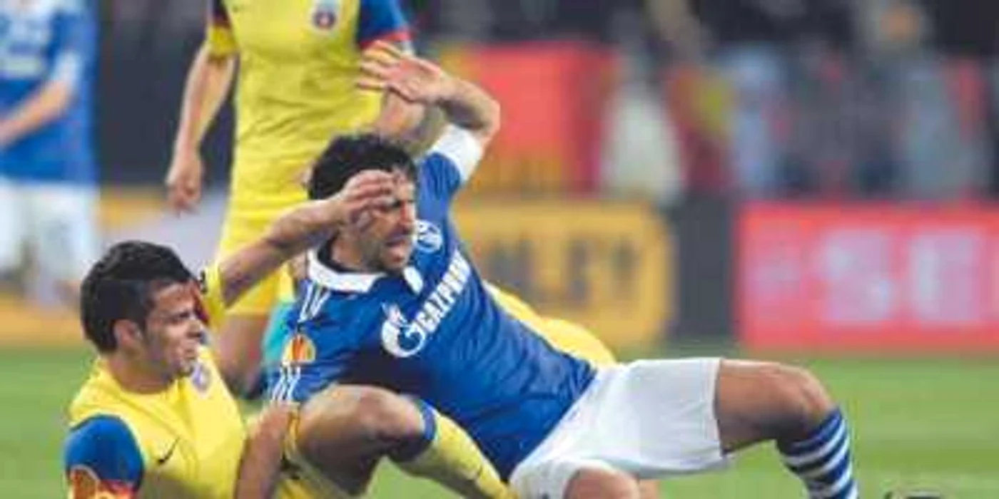Raul (în albastru) s-a luptat admirabil cu Iliev