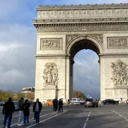 Arcul de Triumf din Paris foto Trecător ro jpg