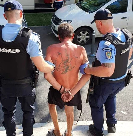 Bărbat reținut pentru amenințare cu obiecte ascuțite, în zona Ambasadei Franței. FOTO Jandarmeria Bucureşti 
