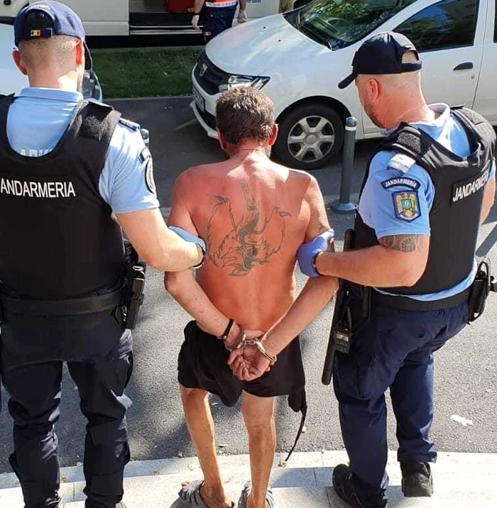 Bărbat reținut pentru amenințare cu obiecte ascuțite, în zona Ambasadei Franței. FOTO Jandarmeria Bucureşti 
