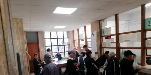 pensionari nemultumiti cer lamuriri la casa de pensii olt, septembrie 2024 foto alina mitran (10) jpeg