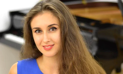 Tînăra pianistă Sînziana Mircea concertează la Sala Radio jpeg
