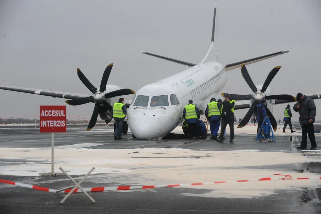 Pe data de 28 februarie 2009, un avion Carpatair a aterizat forţat la Timişoara FOTO Adevărul
