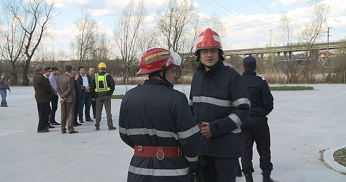 O comisie formată din ISU,angajaţi ai primăriei şi de la Distrigaz au venit la faţa locului