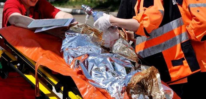 Cei trei fraţi au suferit arsuri şi au fost transportaţi la spital