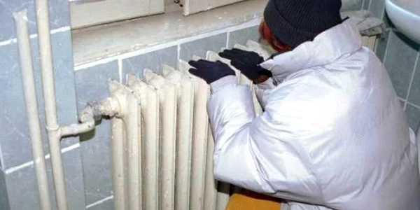 Mulți brăileni continuă să tremure de frig
