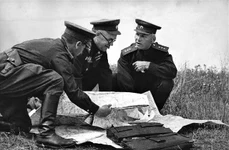 Mareșalul Gheorghi Jukov și generalul Ivan Konev, în timpul Bătăliei de la Kursk (© Wikimedia Commons)