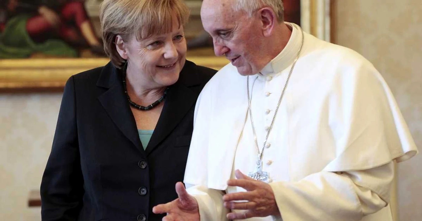 Cancelarul german Angela Merkel, discuţii căluroase cu Papa Francisc FOTO Reuters