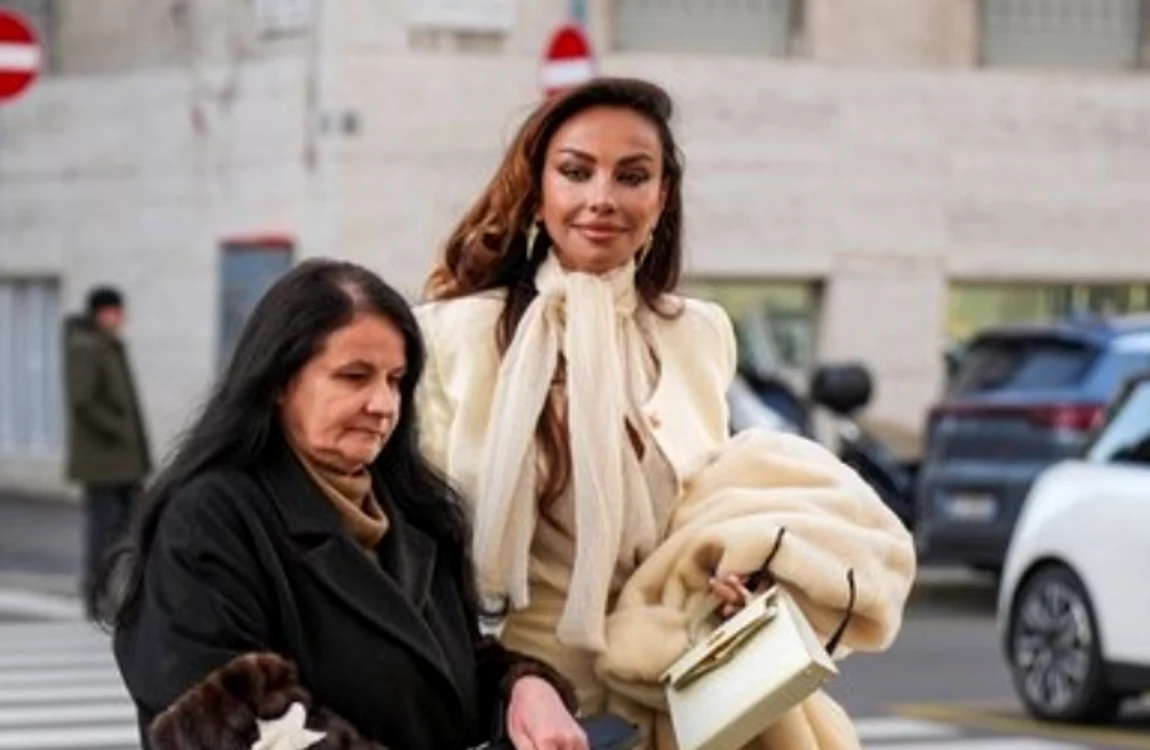 Mădălina Ghenea, însoțită de mama sa la tribunal 