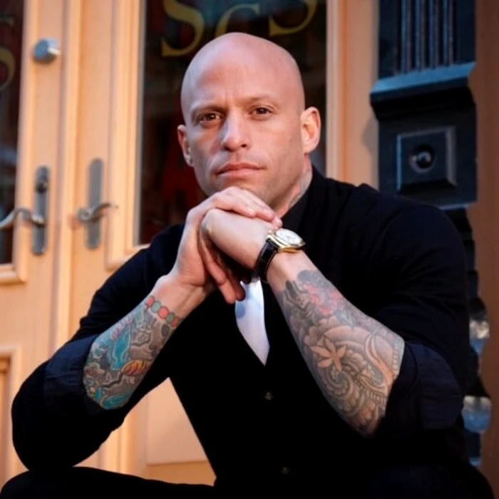 Artistul tatuator Ami James vine în România. FOTO Twitter