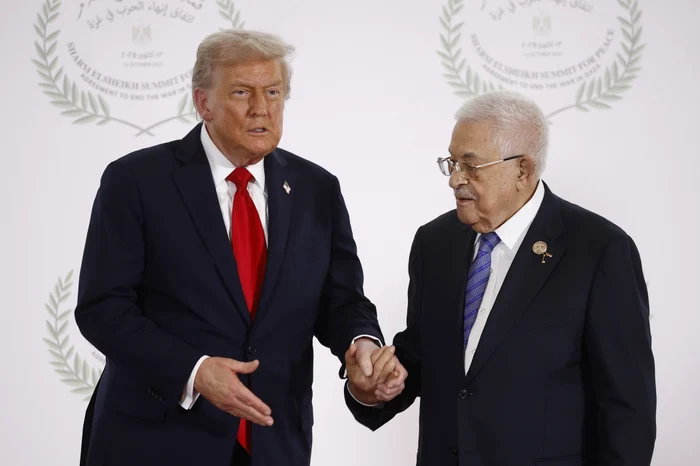 Donald Trump și Mahmoud Abbas au avut o scurtă discuție la summitul din Egipt FOTO EPA-EFE