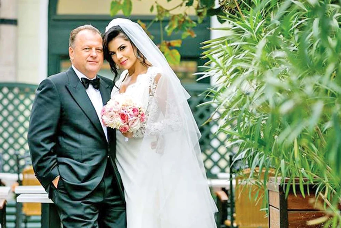 
    Irina Nicolae şi  Marius Vizer locuiesc  în Ungaria şi  se iubesc de 13 ani  