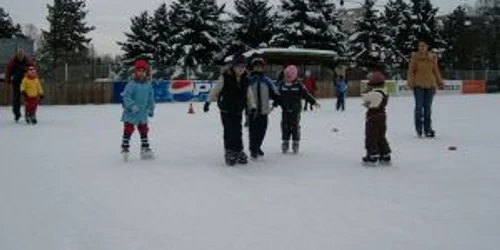 Zece ore de initiere in patinaj costa 150 de lei