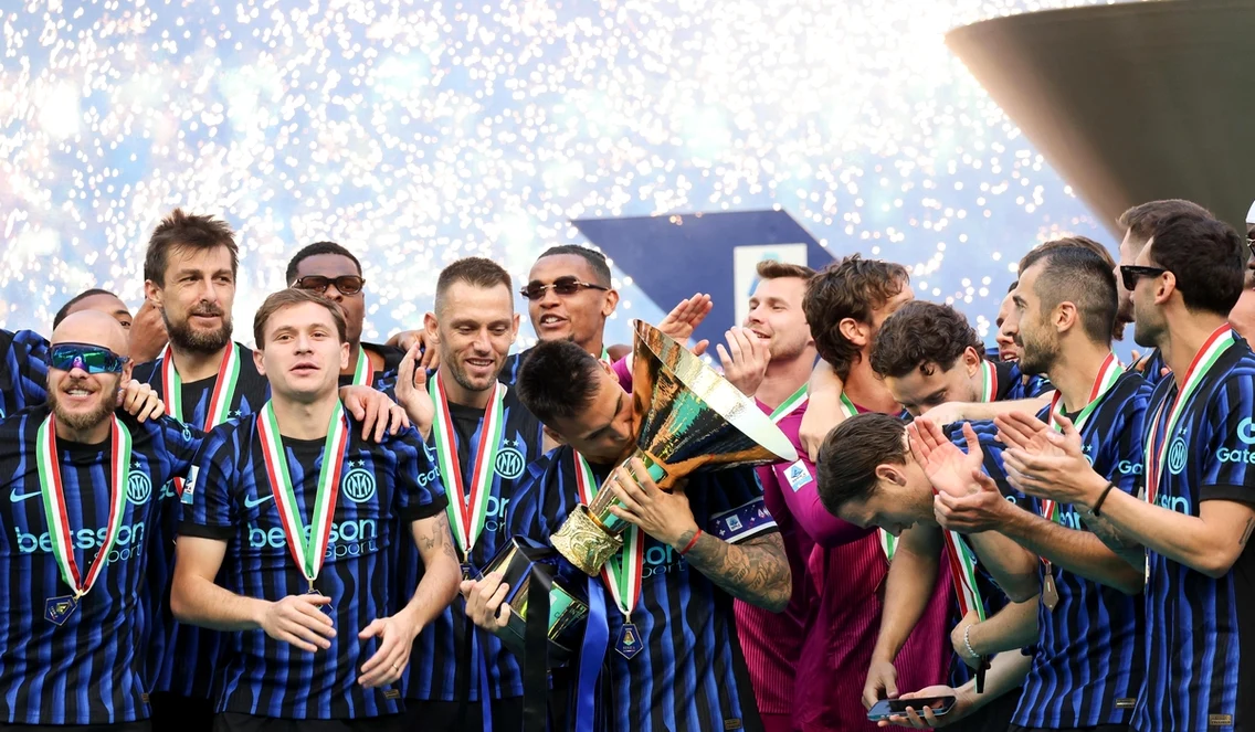 Inter, sărbătorind din plin titlul din Serie A (FOTO: EPA) 