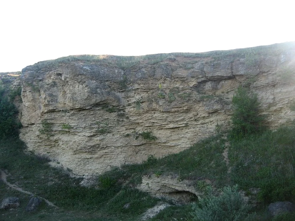 Dealul Repedea, culmea din aproprierea Iaşiului din care se extrăgea piatra FOTO:infopensiuni.ro