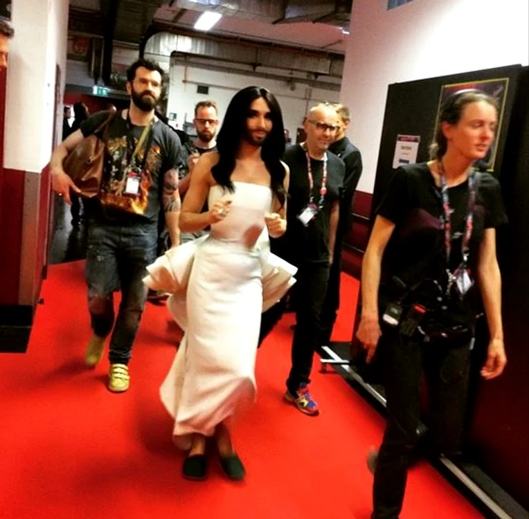 Conchita Wrust a postat pe Instagram o fotografie de pe covorul roșu