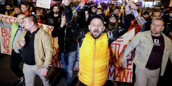 Proteste anti-restricţii covid - seara 4 - Bucureşti / 31 mar 2021 / FOTO Inquam Photos / George Călin