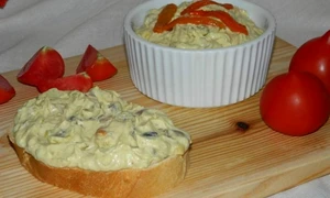 Salată de vinete cu ardei şi ciuperci jpeg
