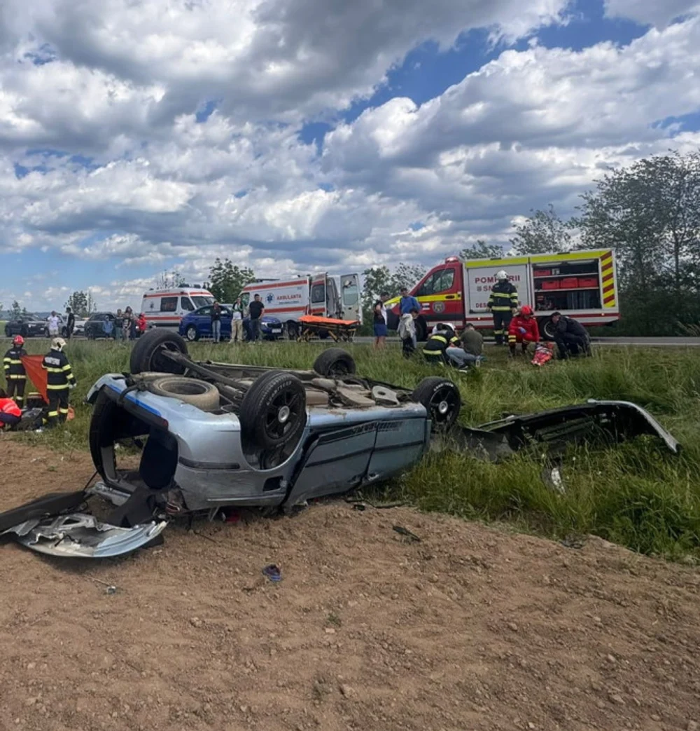 Tragedia din Făgăraș, rezultatul unui șir de greșeli: șase minori și doi adulți, înghesuiți într-o mașină fără niciun scaun de copil