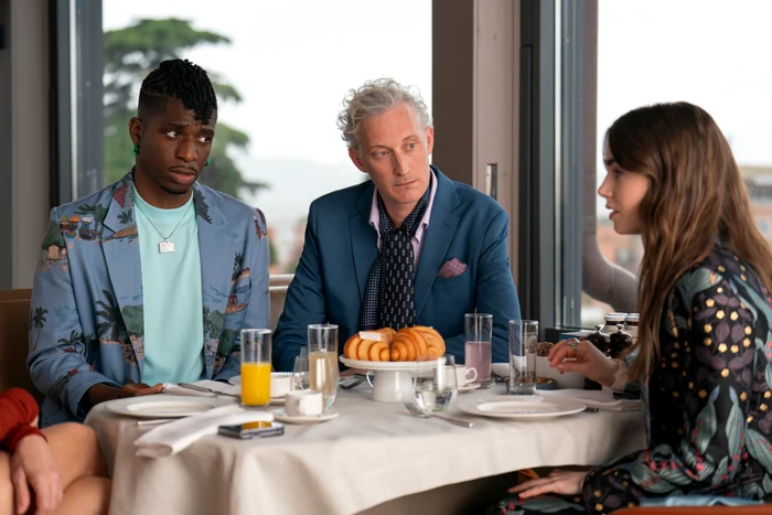 Luc, Julien și Emily, colegi la agenția Grateau. FOTO: Netflix