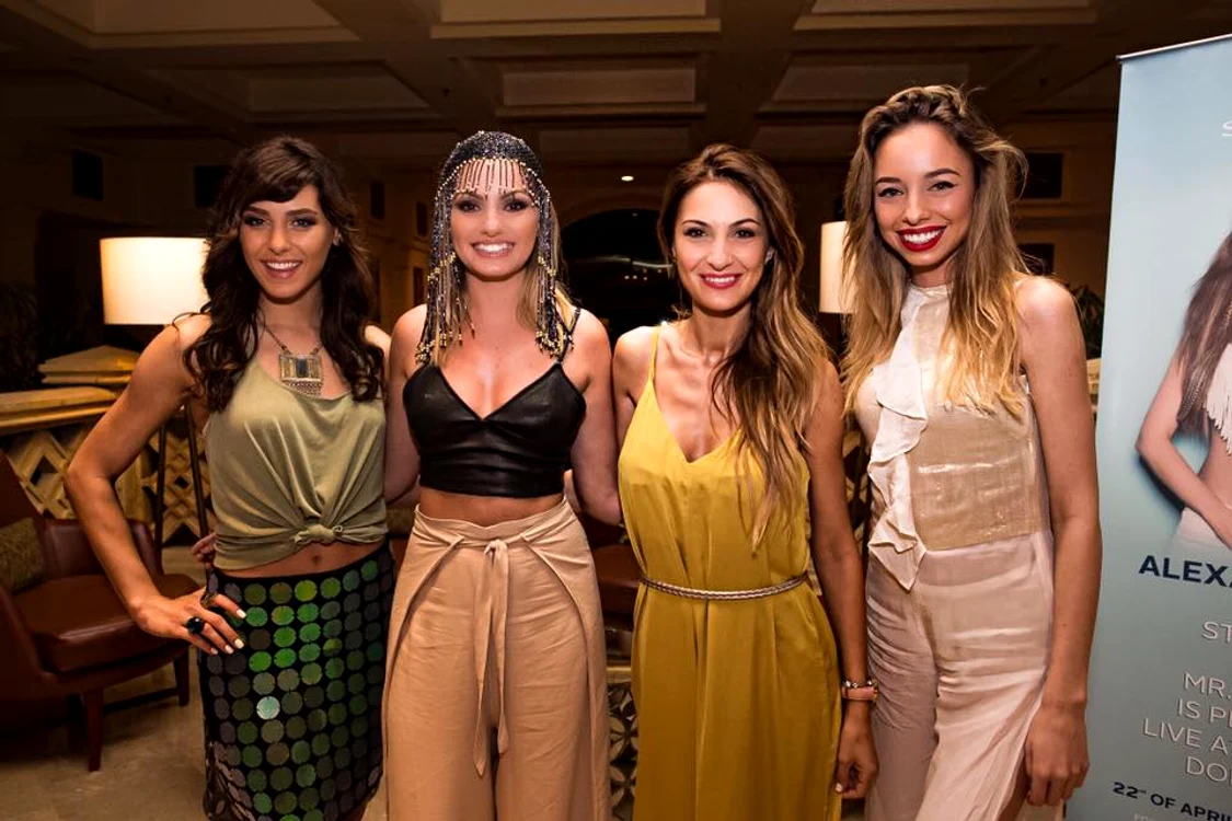 
    Alexandra Stan, alături de trei dintre fetele de la AmadeusFoto: Arhiva personală  