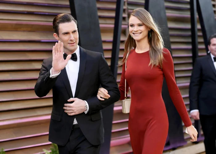 Adam Levine şi soţia sa, modelul Victoria’s
Secret Behati Prinsloo FOTO Wire Photos-Reuters