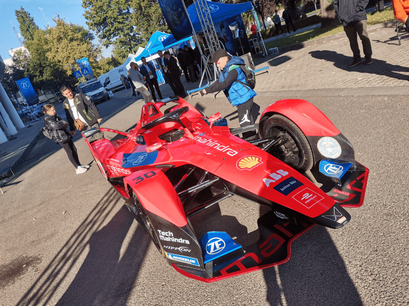 Nick Hedifeld, la Timișoara. Fostul pilot de Formula 1 face o demonstrație cu un monopost electric 