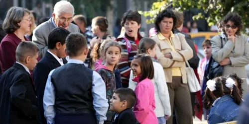 Elevii au intonat în această dimineaţă imnul naţional