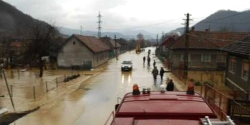Inundaţiile din ultimele zile au afectat şapte comune din judeţul Hunedoara