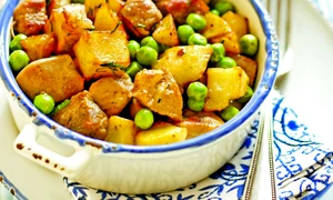 mancare de cartofi cu carne de porc shutterstock 78648448 jpeg