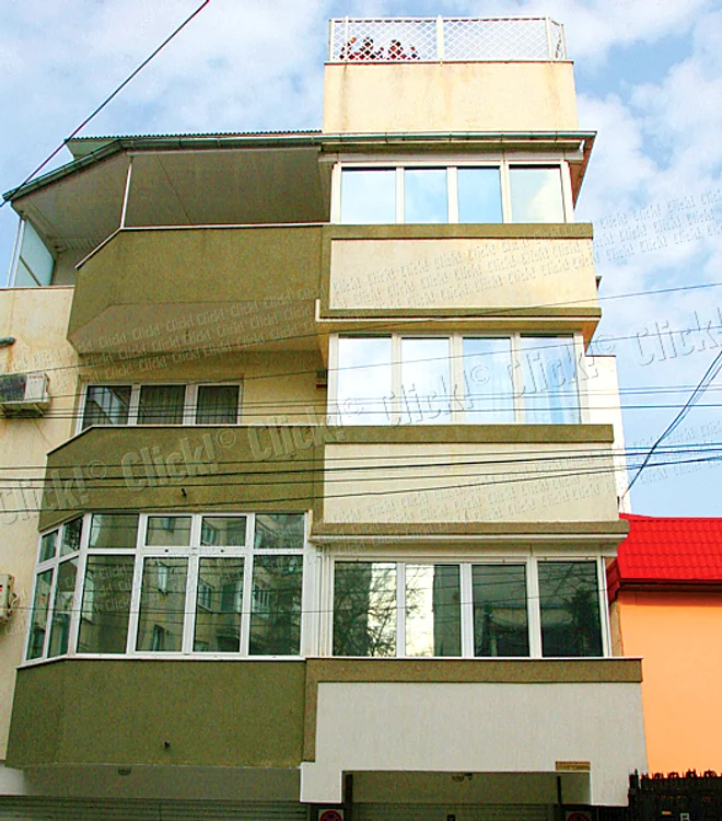 Blocul din Dorobanţi unde locuieşte Marina