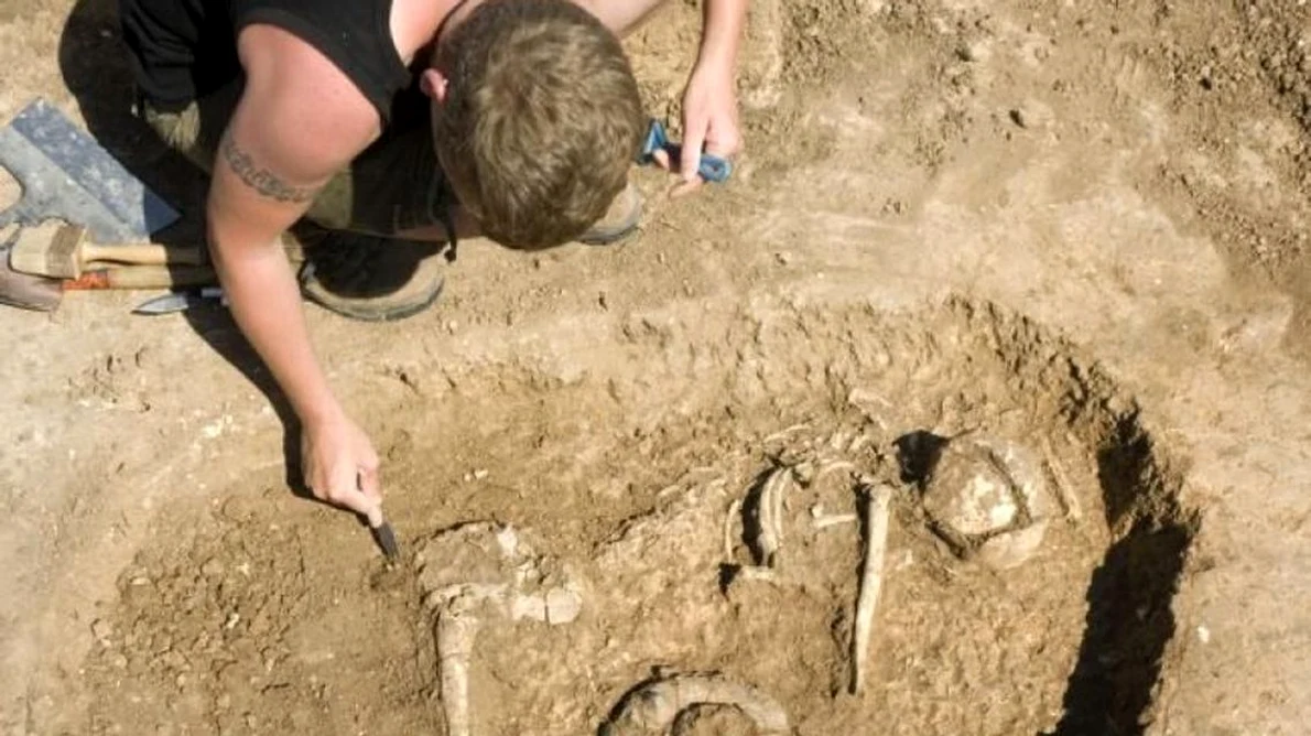 Scheletul unui soldat mort la Waterloo, descoperit după aproape 200 de ani jpeg