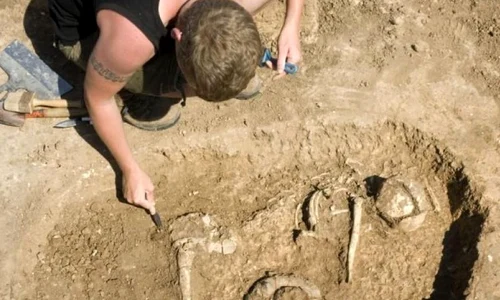 Scheletul unui soldat mort la Waterloo, descoperit după aproape 200 de ani jpeg