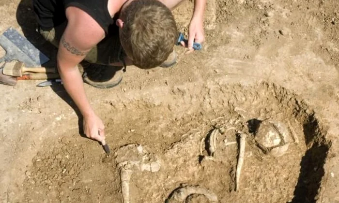 Scheletul unui soldat mort la Waterloo, descoperit după aproape 200 de ani jpeg