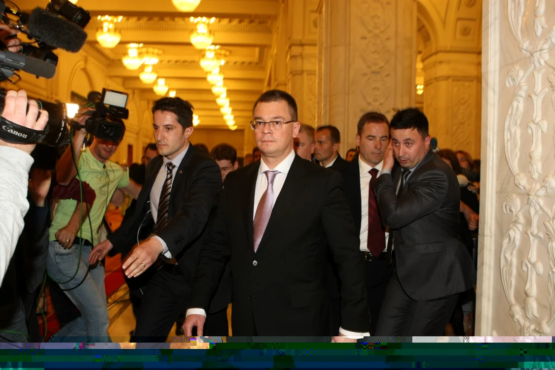 Ungureanu anunţă că PDL va constesta Statutul parlamentarilor la CCR  FOTO Adevărul