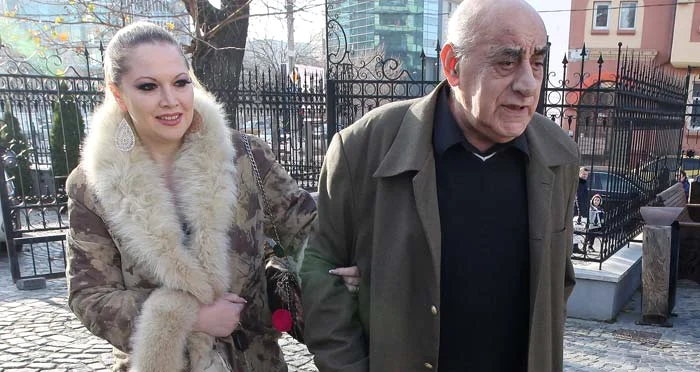 
    Oana Lis a venit însoţită de Viorel Lis Foto: Sever Gheorghe  