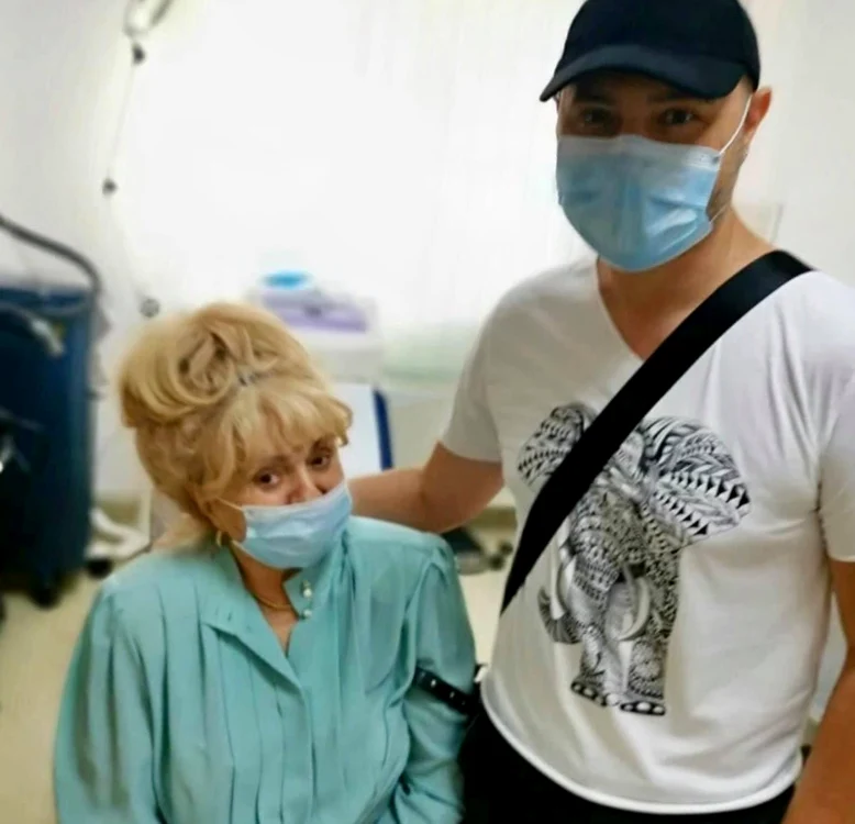 
    Camelia, mama lui Mihai Mitoşeru, a fost operată pe 3 februarieFoto: arhivă personală  