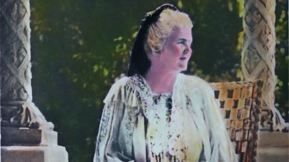 Elita culturală pariziană, invitată de Regina Elisabeta la Peleş jpeg