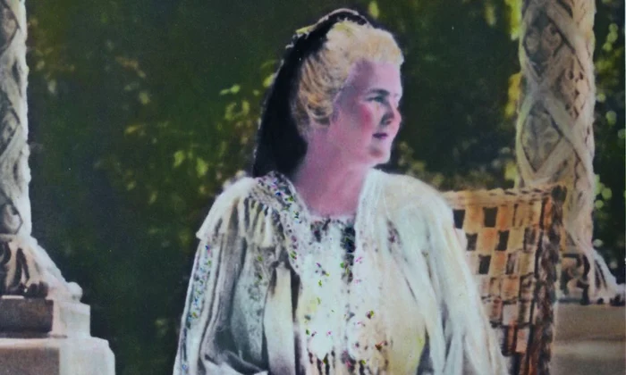 Elita culturală pariziană, invitată de Regina Elisabeta la Peleş jpeg
