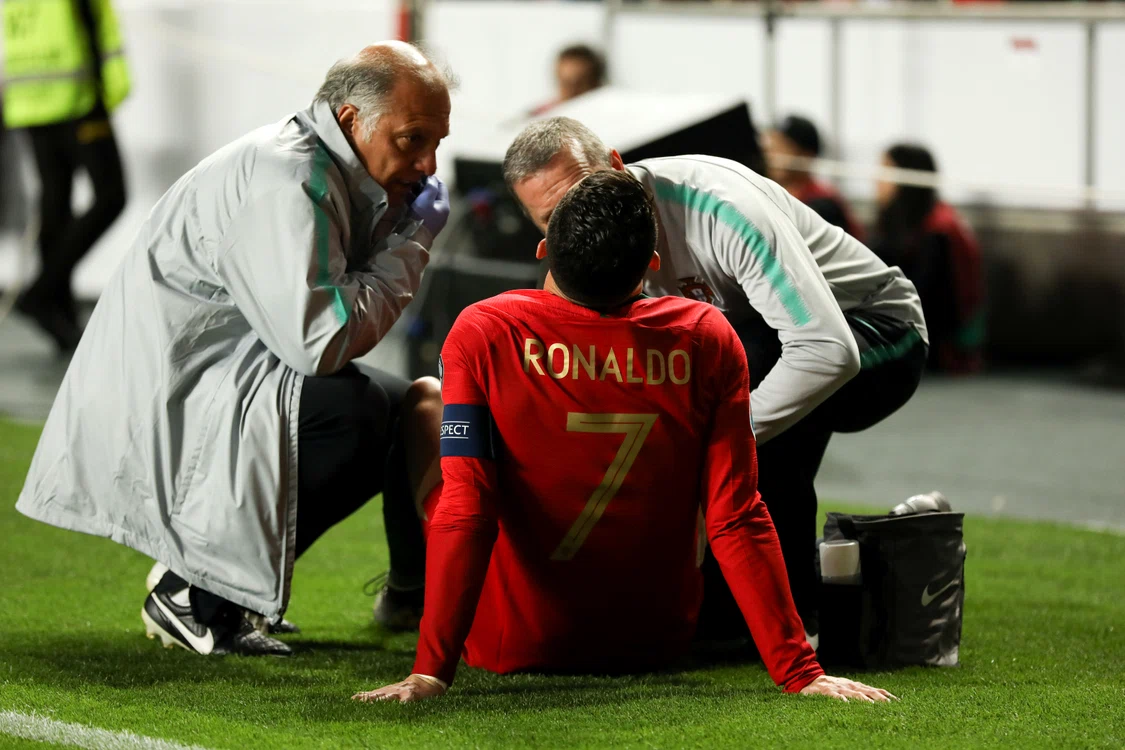 
    Cristiano Ronaldo, accidentat în meciul cu Serbia  
