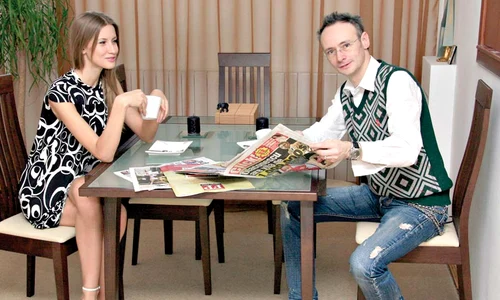 De când a depus actele  de divorţ, Iulia n a mai  ieşit din casă  Abia joi a  făcut o scurtă plimbare (FOTO: SORIN PUIU) jpeg