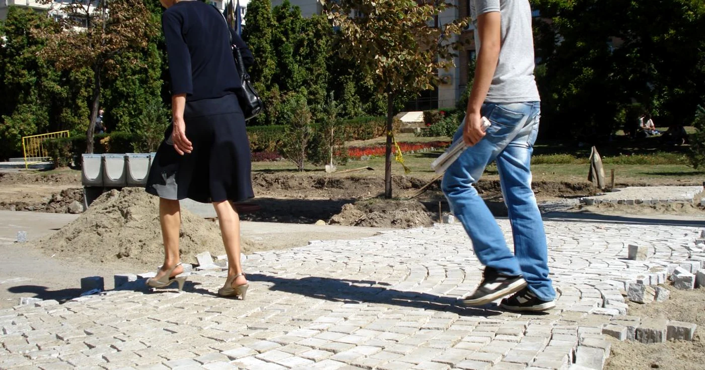 Primele rânduri din piatra cubică de pe Ştefan cel Mare