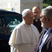 Papa Leon la spitalul unde va fi operat