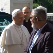 Papa Leon la spitalul unde va fi operat