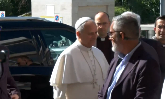 Papa Leon la spitalul unde va fi operat