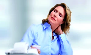 femeie durere cap ceafa spondiloza jpeg