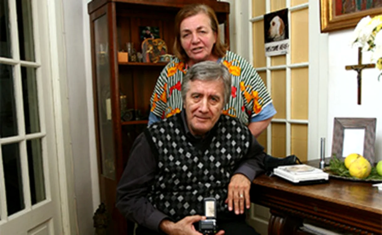 Cornel Constantiniu este în permanenţă ajutat de soţia sa