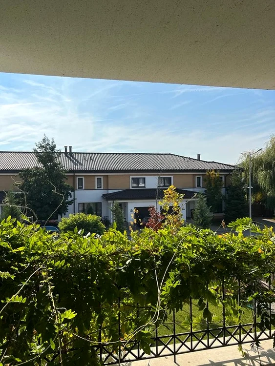 
    Aceasta este noua casă a familiei   
