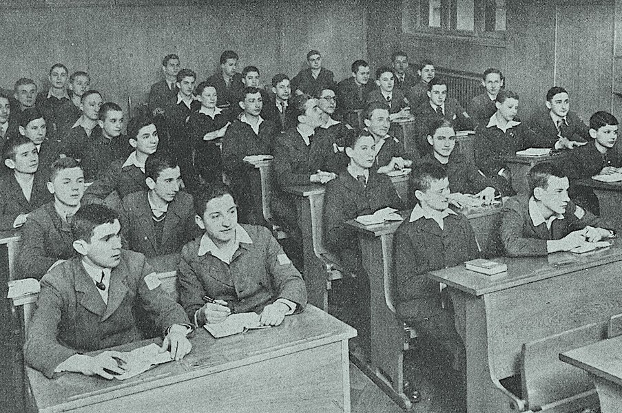 Școala în literatură